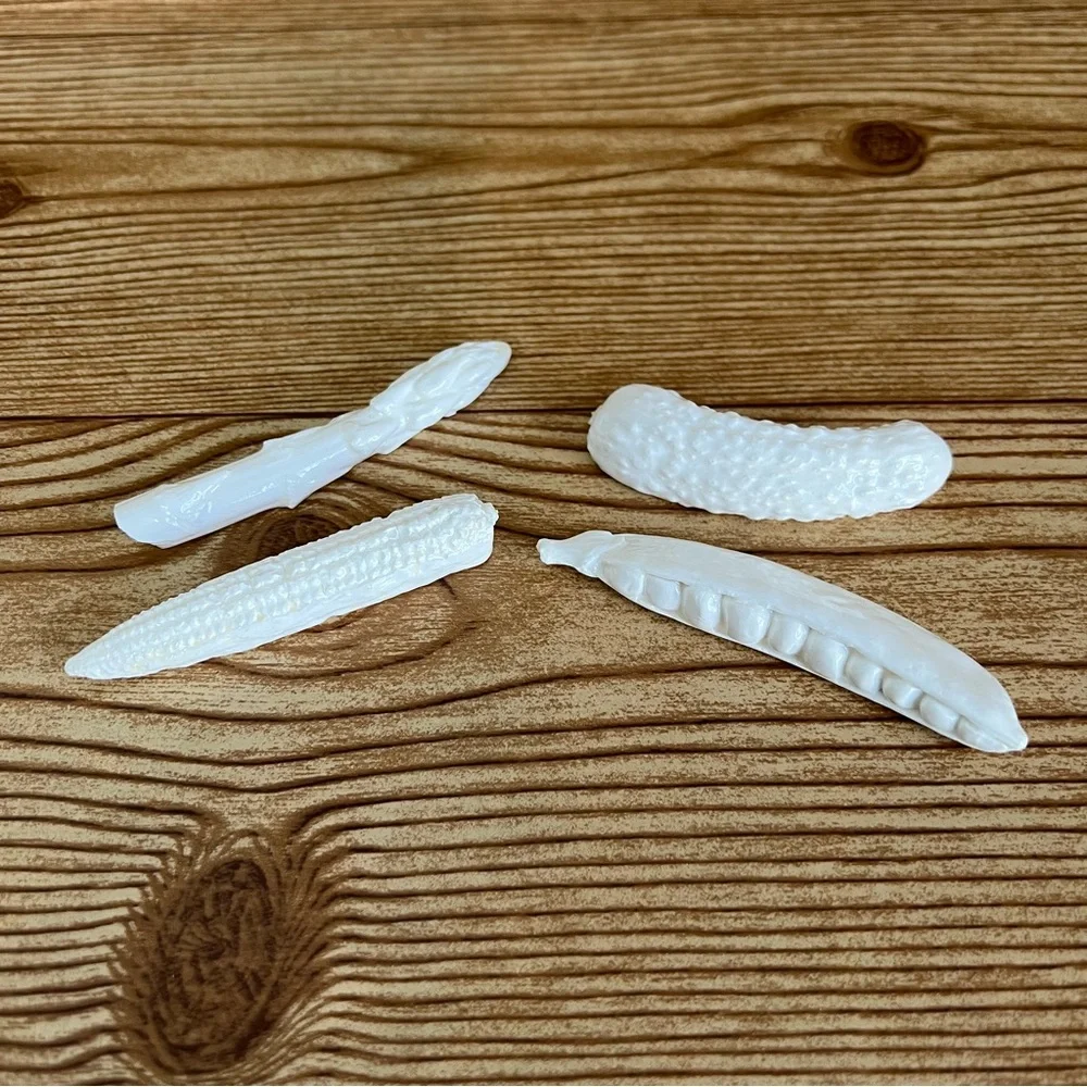 la galine Set of 4 White Vegetable Forms Resin Knife Rests